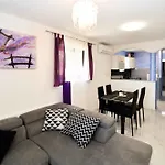 In - Istrien 11080 Appartamento Pola