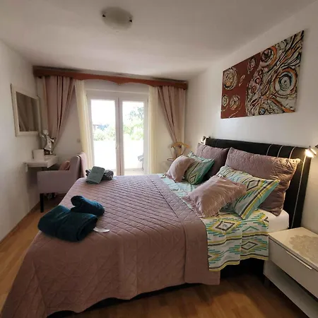 In - Istrien 11080 بولا