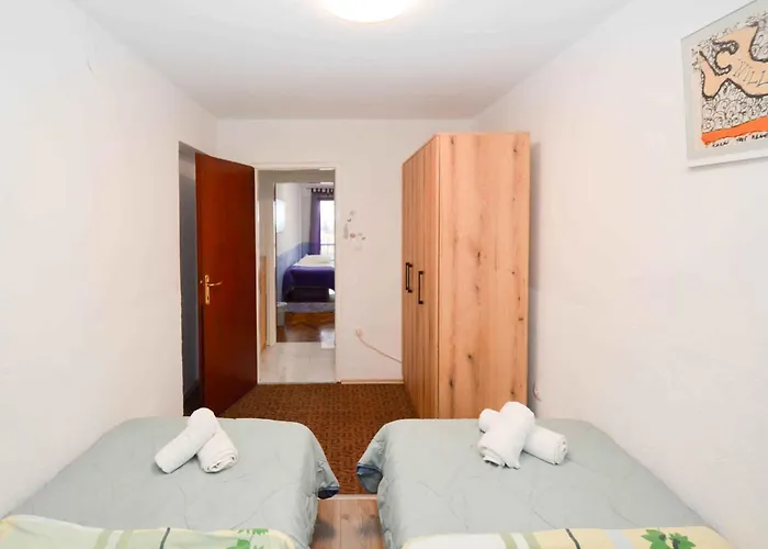 In - Istrien 11080 شقة بولا