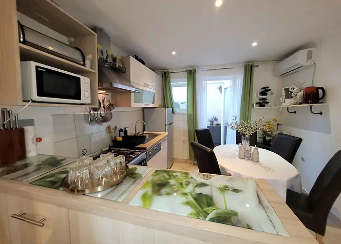 In - Istrien 11080 بولا