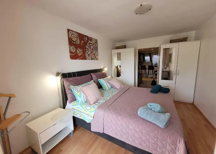 In - Istrien 11080 شقة