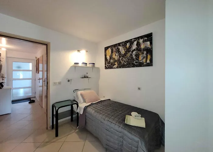 In - Istrien 11080 شقة بولا