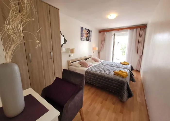 In - Istrien 11080 شقة بولا