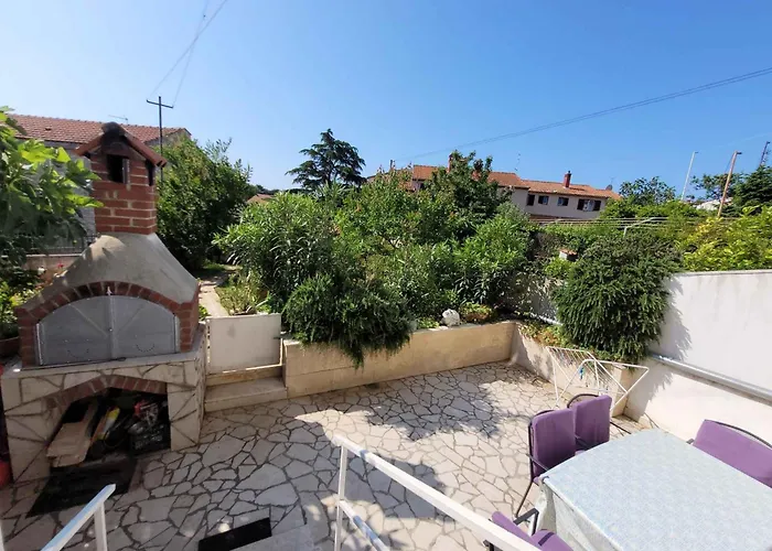 In - Istrien 11080 * بولا