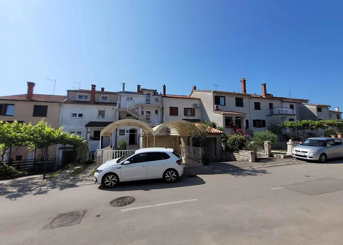 In - Istrien 11080 شقة بولا