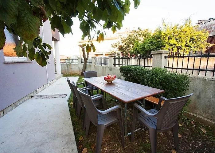 In - Istrien 11080 * بولا