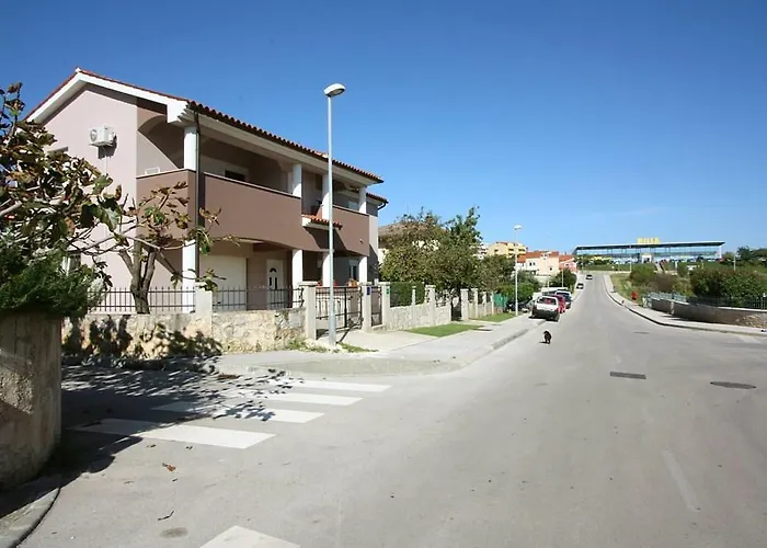 In - Istrien 11080 아파트 풀라